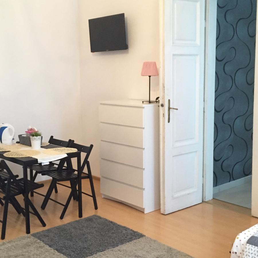 Hostel Wiktoria Krakow Bagian luar foto